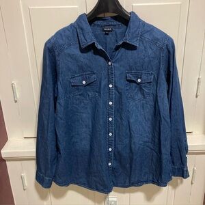 TORRID Size 2 Long Sleeve Blue Denim Jeans Pocket Shirt Blouse Button Down